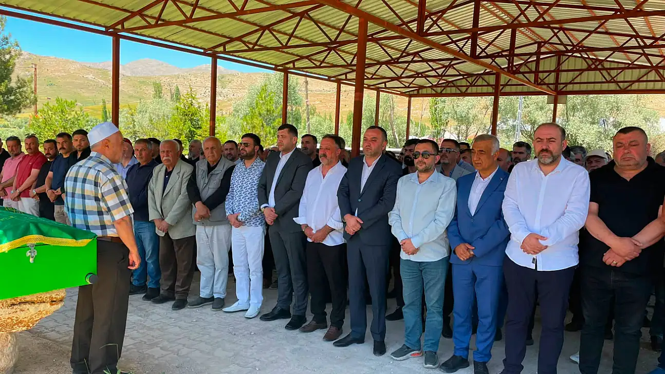 MHP Kayseri teşkilatı cenazede buluştu! Baki Ersoy da katıldı
