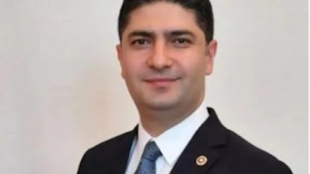 Özdemir'den öğrencilerin yüzünü güldürecek teklif