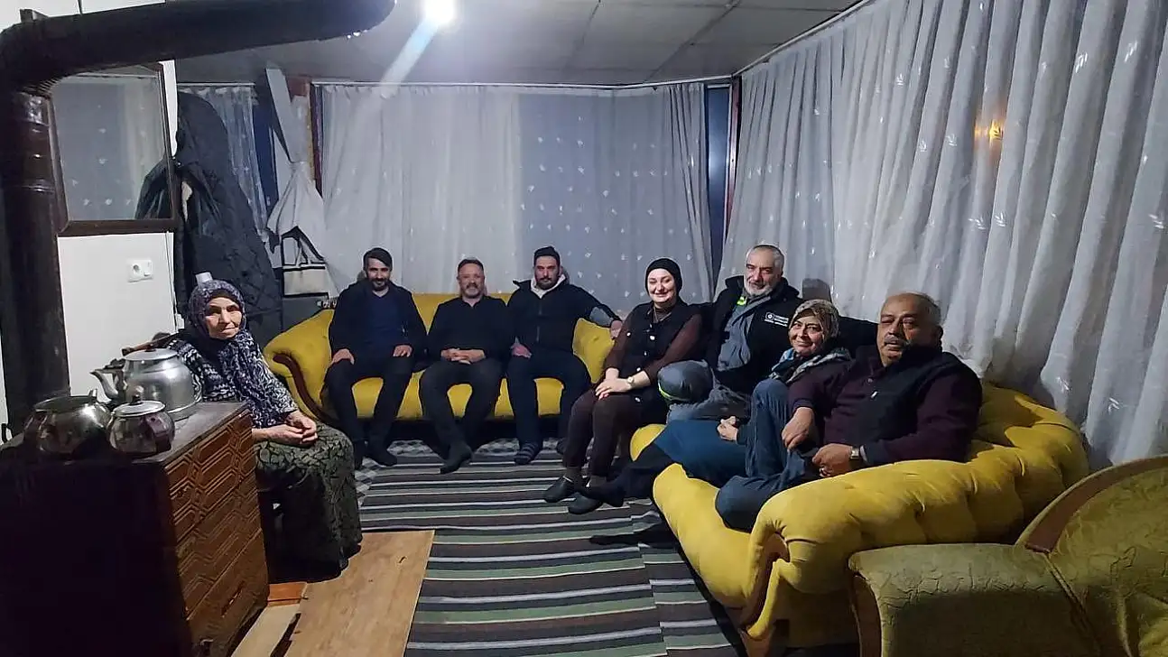 MHP'liler Kayseri'de ev ev dolaşıp vatandaşa ne diyor!