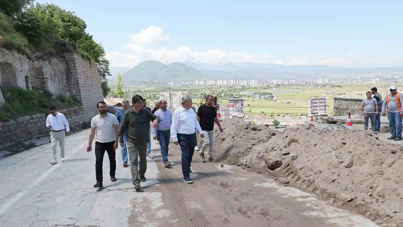 Çöken 30 yıllık duvarın yerine modern istinat duvarı yapılıyor!