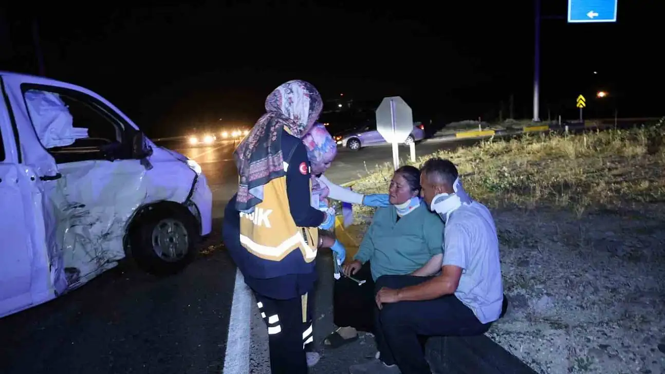 Kayseri yolunda iki araç çarpıştı