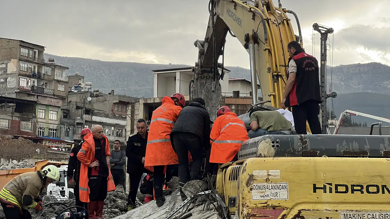 Otoparkı yıkarken enkaz altında kaldı!
