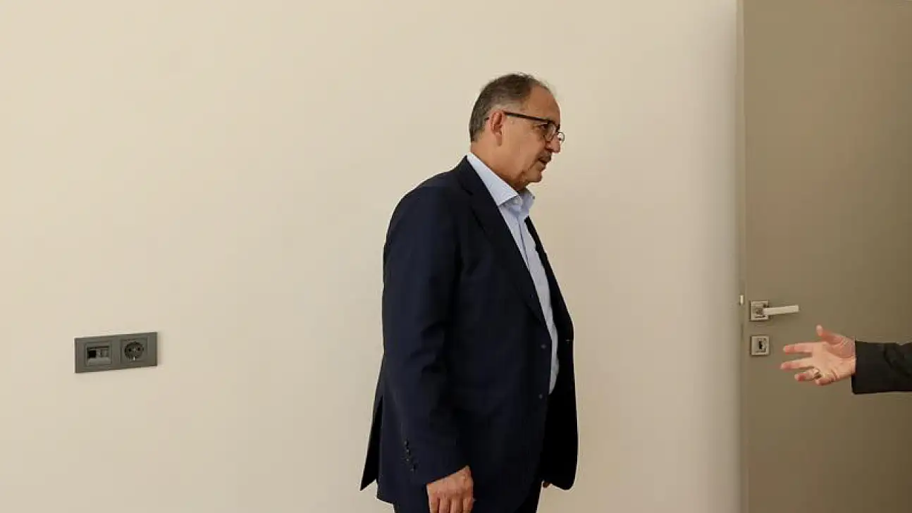 Özhaseki, ortaya çıktı ve eskimeyen dostunu ziyaret etti