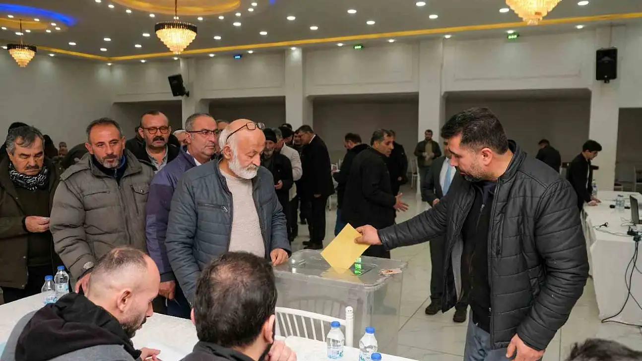 Pınarbaşı'da Bünyamin Bedir yeniden başkan!