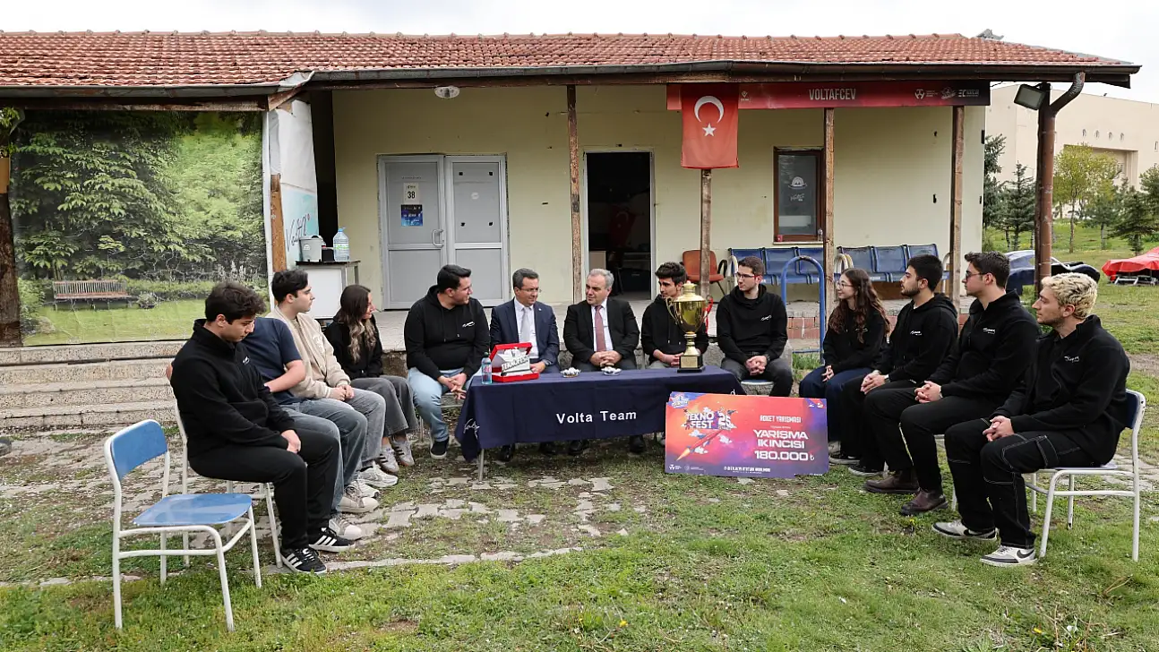Rektör Altun Volta Team'in atölyesine konuk oldu