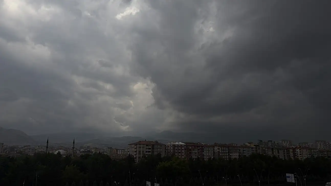 Sağanak başladı: Su baskınına dikkat!
