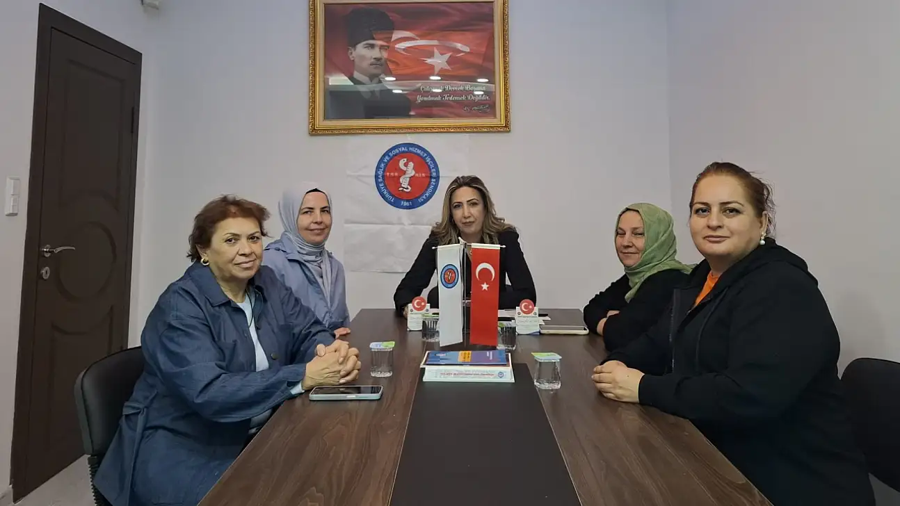 Sağlık çalışanı kadınlardan cinayete tepki: Kadın cinayetleri politiktir!