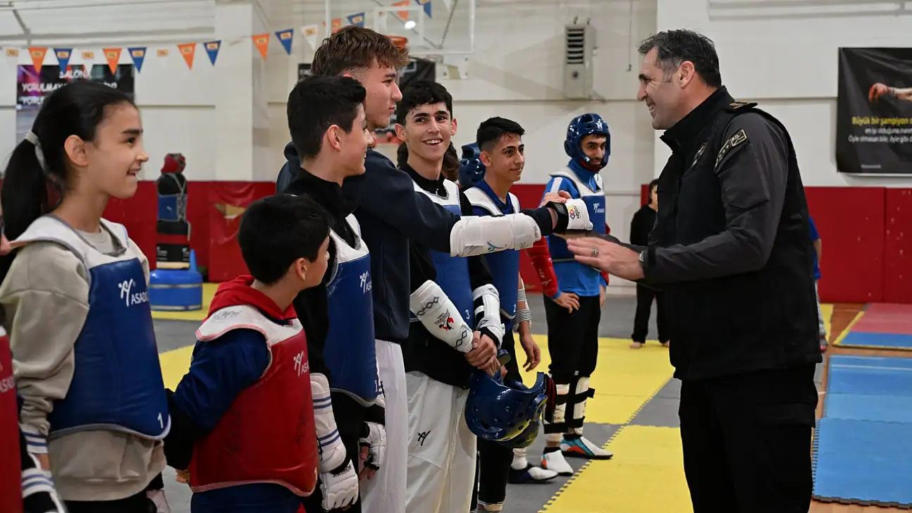 Emniyet Müdürü Atanur Aydın tek tek kutladı!