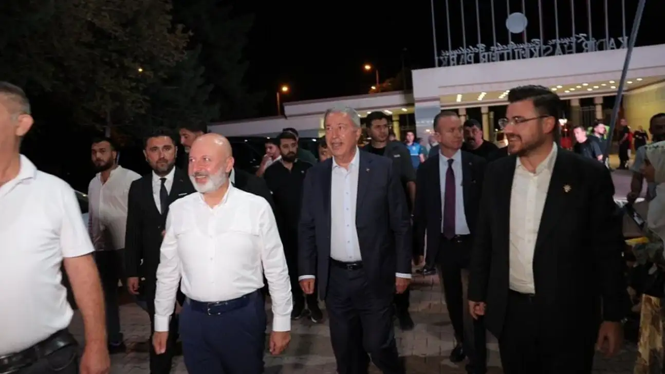 Siyasetin gündeminden yorulan Akar, soluğu bakın nerede aldı?