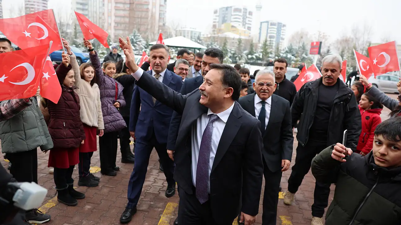 Sporadamı yazdı, Vali Çiçek vatandaşın yardımına koştu!