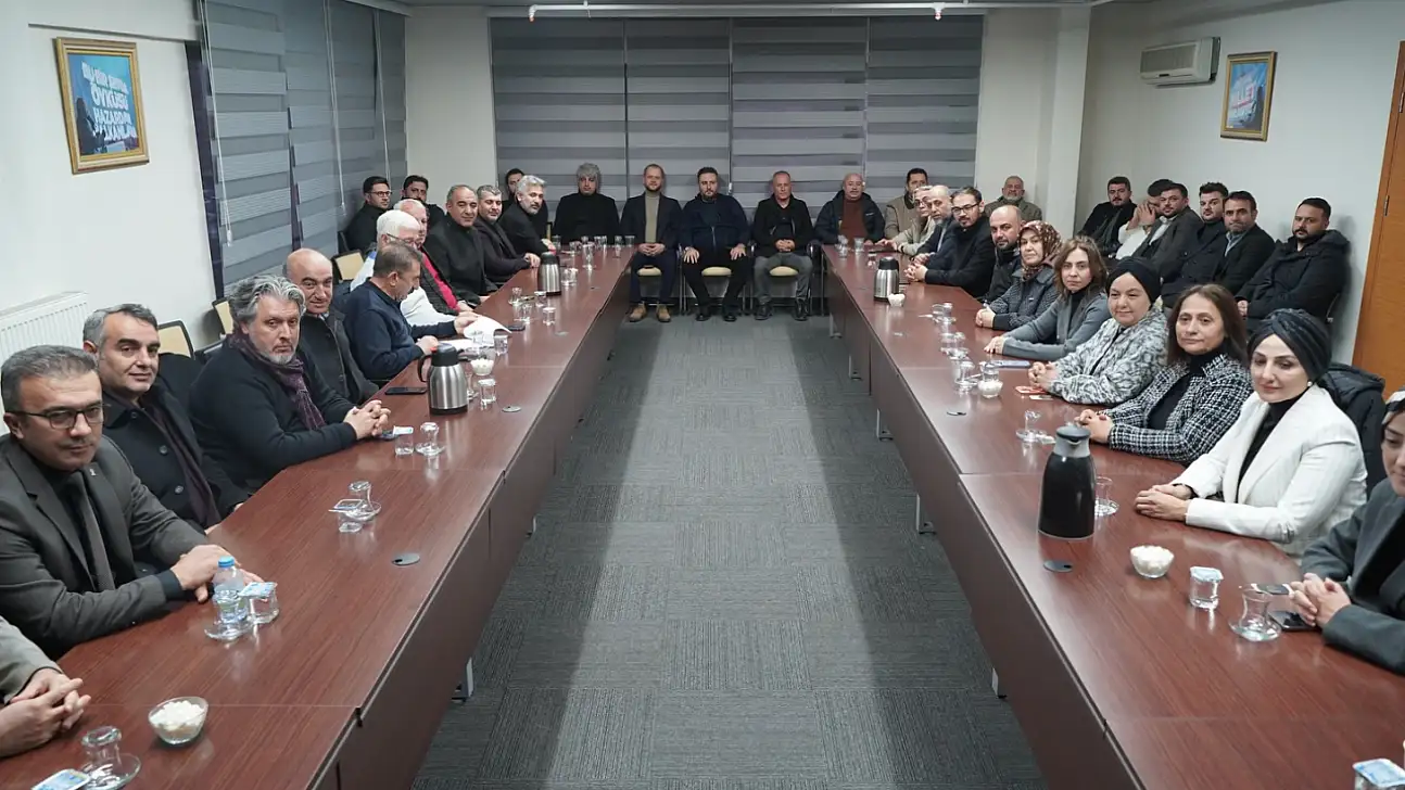 AK Parti Kayseri'de, İl Başkanının tavrı sonrası dikkat çeken görüntü! İğne atsan yere düşmüyor