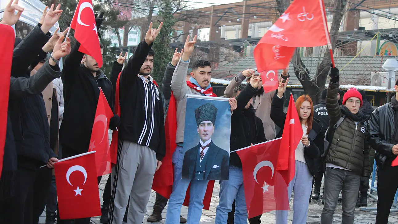 Türk Bayrağı'na yapılan saldırıya Kayseri'den sert tepki!