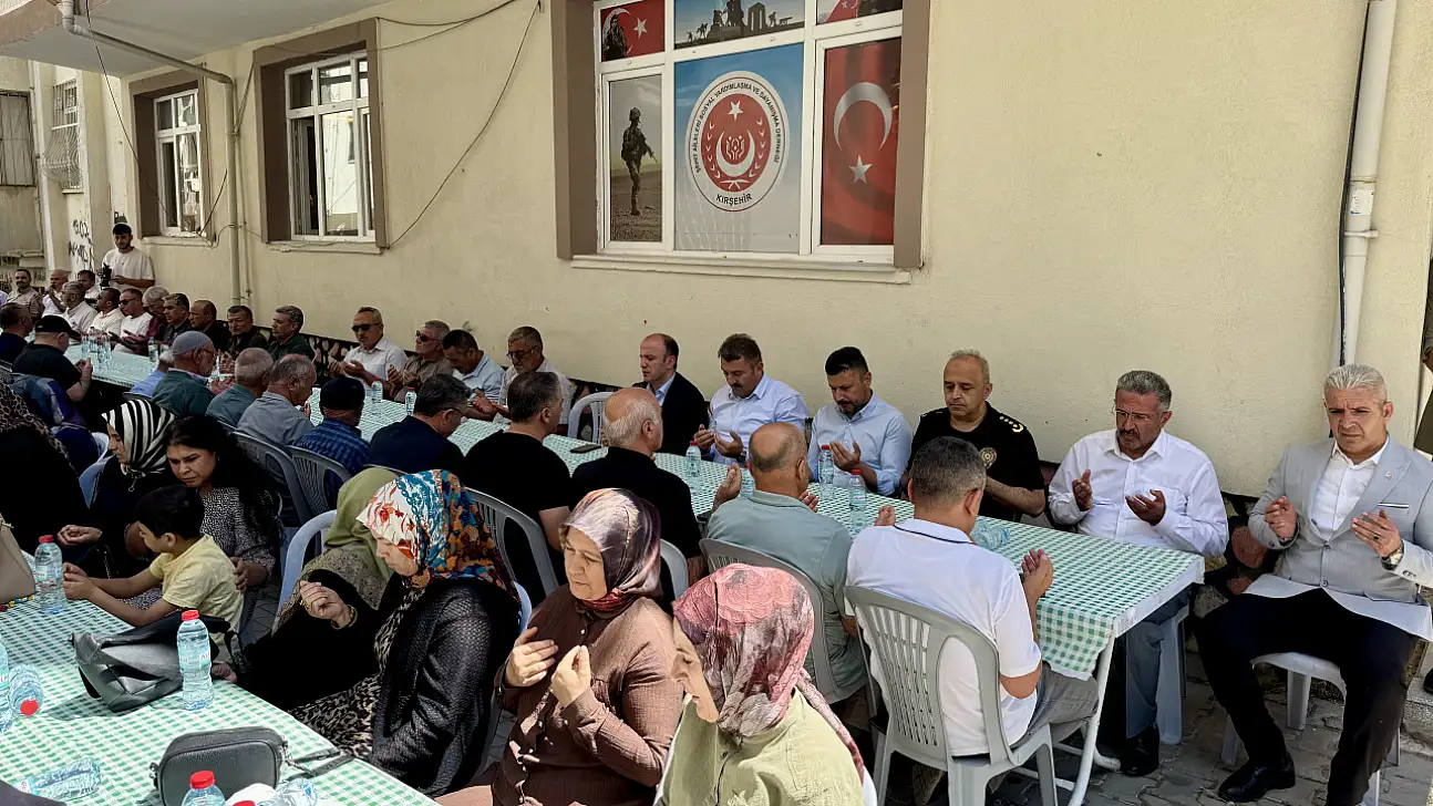 'Unutursak kanımız kurusun!' Şehit babasından Kayseri'de tarihi yemin