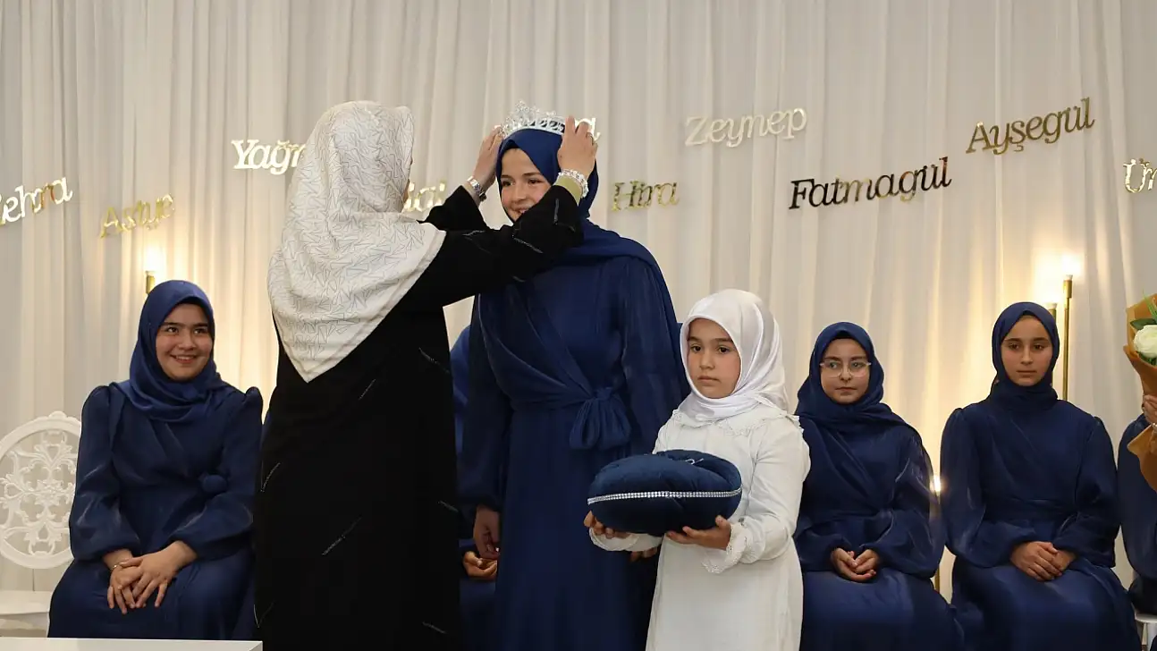 Yahyalı'da tören gerçekleştirildi: Kızlar taçlandırdı!