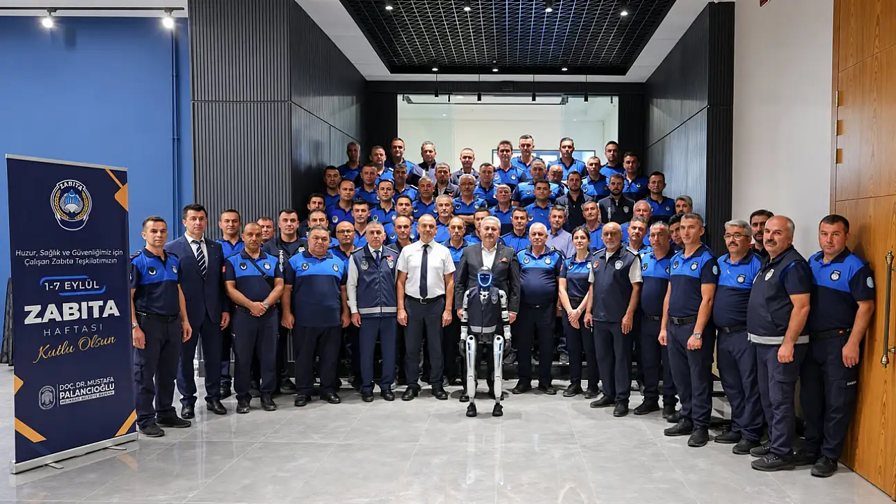 Zabıtanın yeni ekip arkadaşı İnsansı Robot MEGA oldu