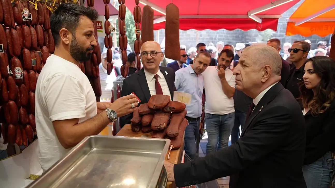 Zafer Partisi Lideri Kayseri sokaklarında