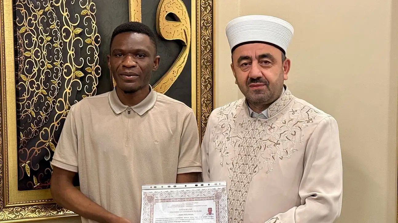 Zambiyalı genç Kayseri'de Müslüman oldu
