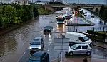 Kayseri'de yağmurla karışık dolu yağdı sel oldu