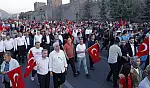 Kayseri'de yer gök kırmızı beyaz! Görenlerin göğsünü kabartan tarihi yürüyüş