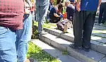 Yürürken bir anda yere yığıldı, gören vatandaş oraya koştu