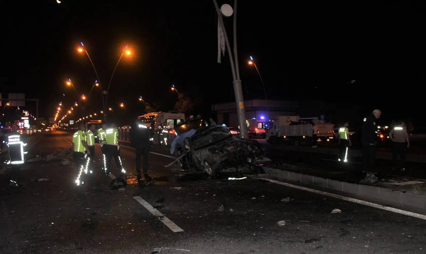 Feci kaza: 2 ölü, 2 yaralı