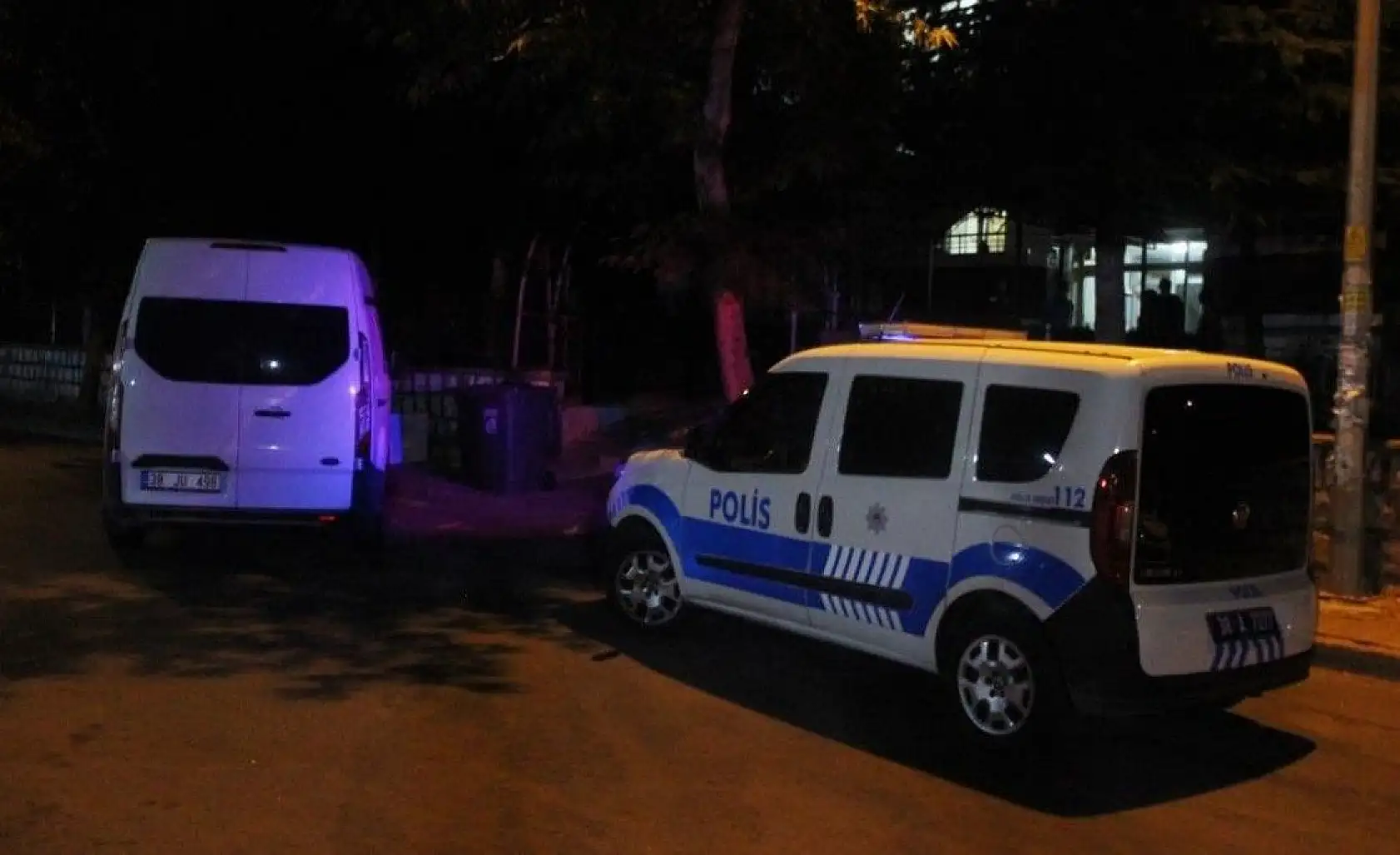 Balkondan düşerek ölmemiş, atılmış