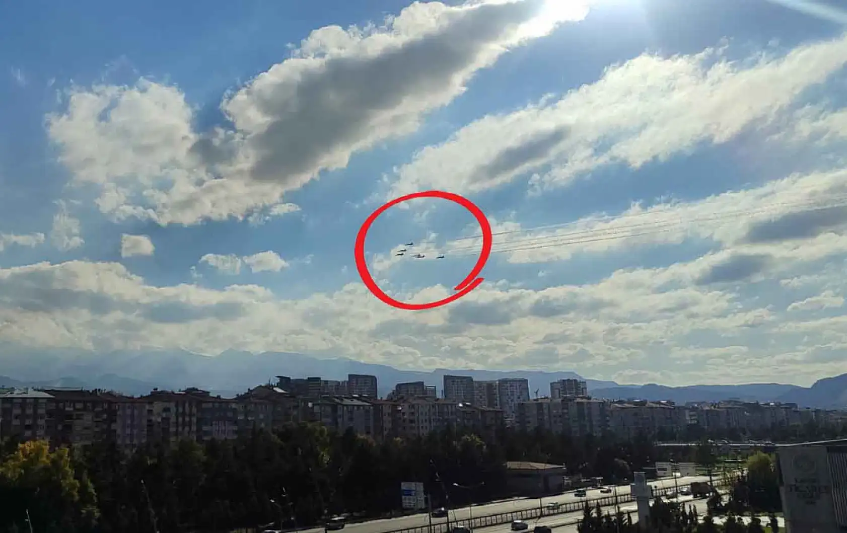 Kayseri'de gökyüzünde dikkat çeken görüntü!