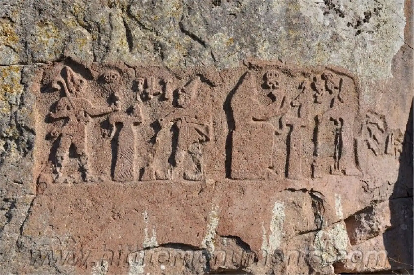 Baraj kenarında yeraltı şehri