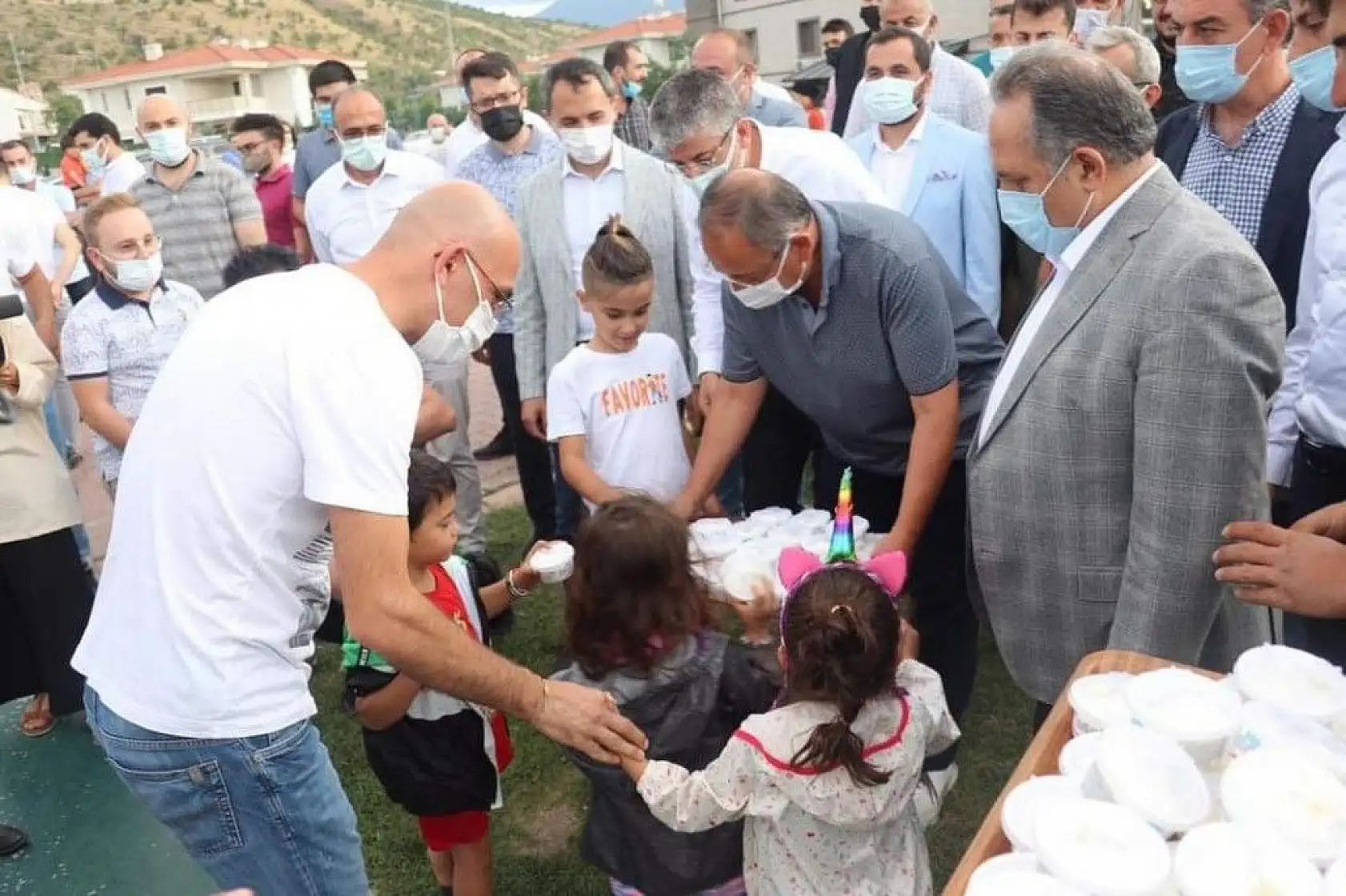 Özhaseki: Tek yürek olmamız lazım