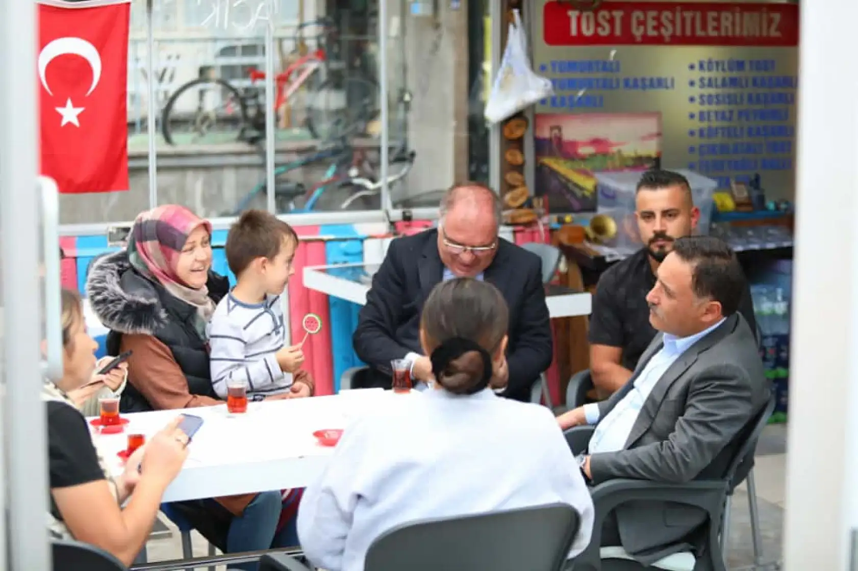 Kayserili esnaf Vali'yi görünce kolonya tuttu!