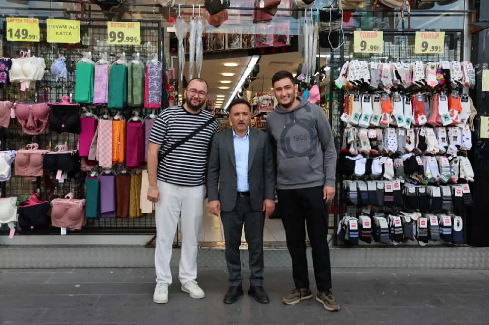 Kayserili esnaf Vali'yi görünce kolonya tuttu!