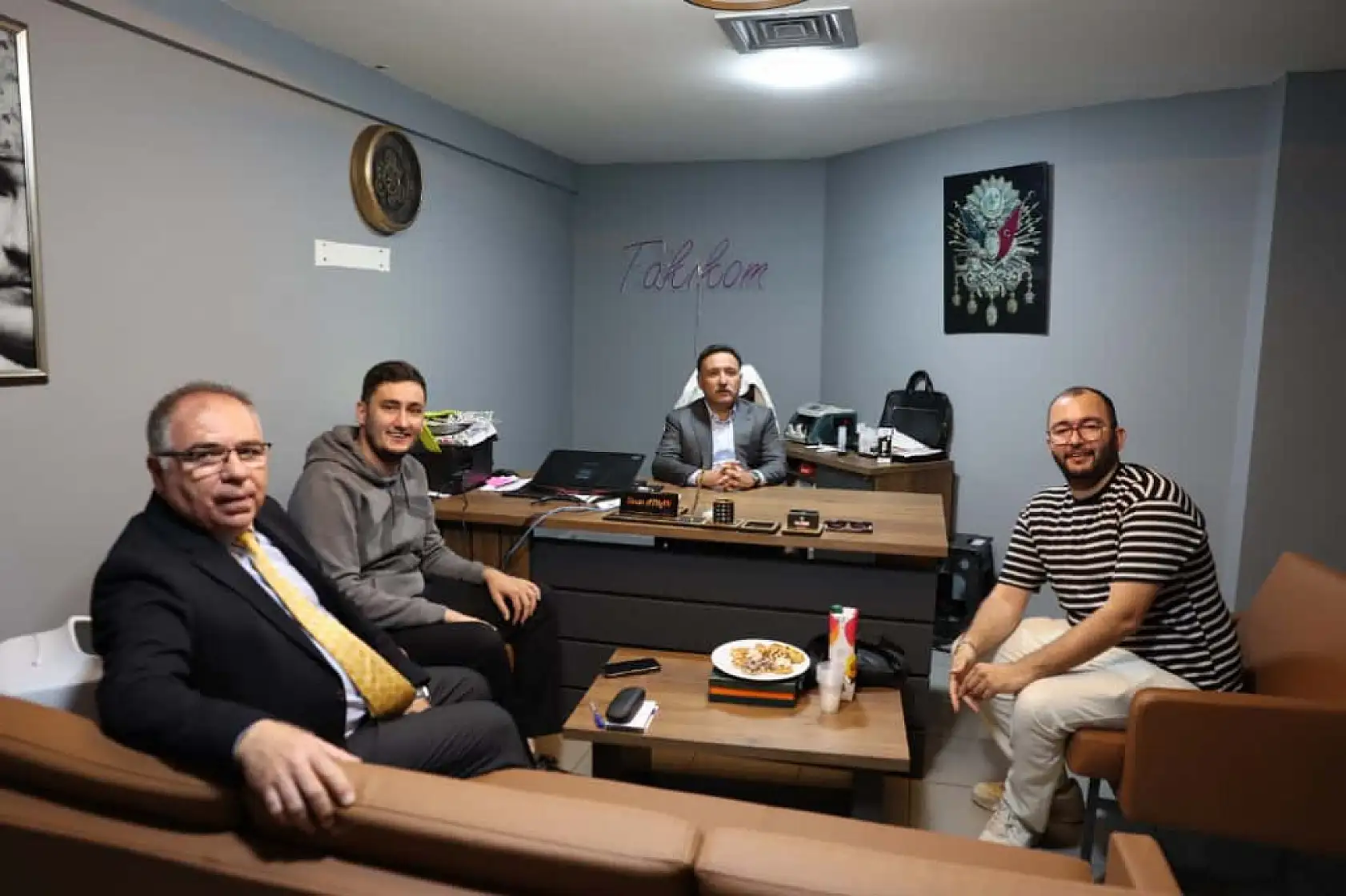 Kayserili esnaf Vali'yi görünce kolonya tuttu!