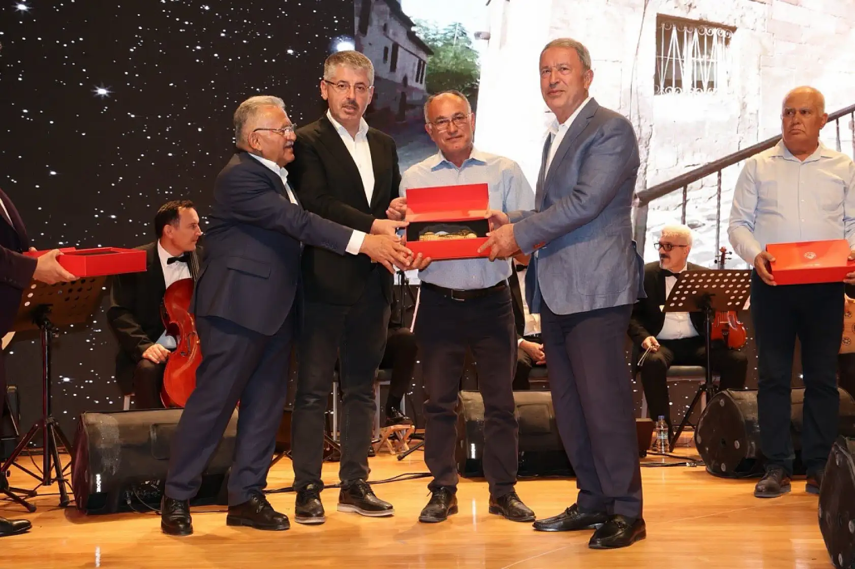 Siyasete konser molası!