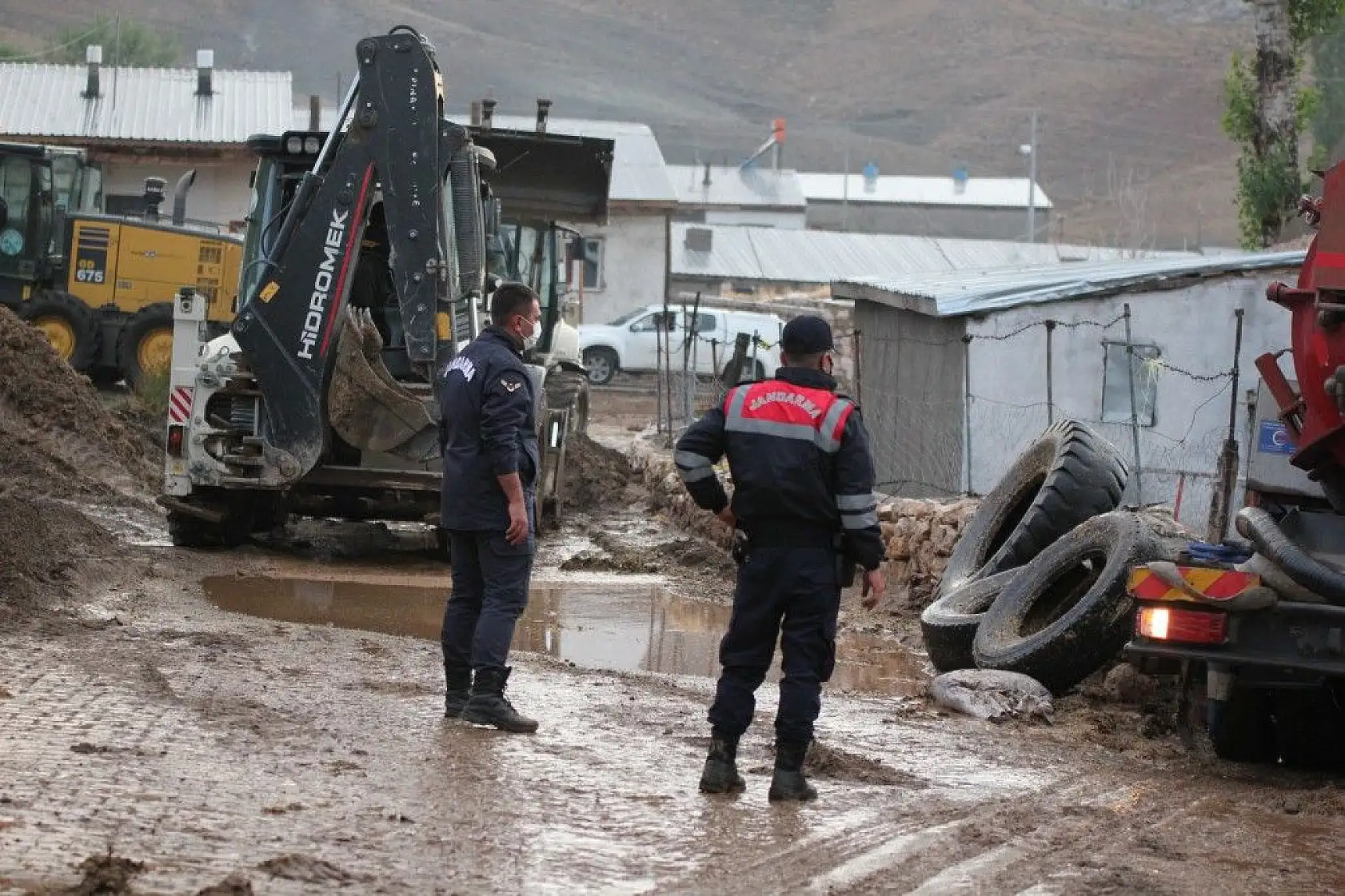 Mahalleyi sel bastı
