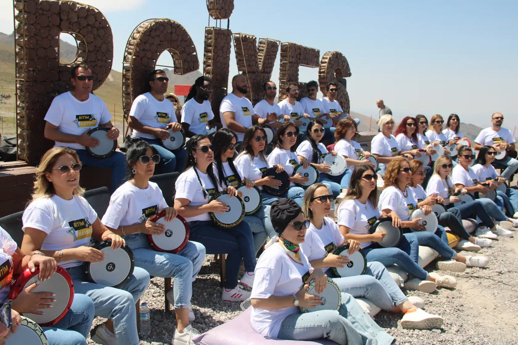 Zirve'de darbuka şov
