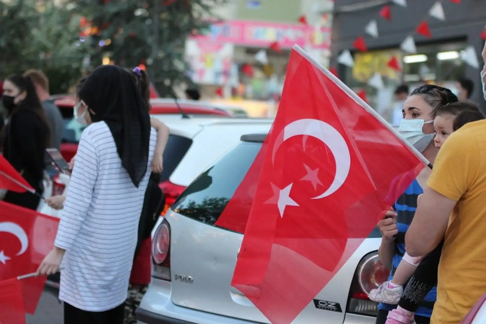 Vatandaş 7'den 70'e İstiklal Marşı okudu