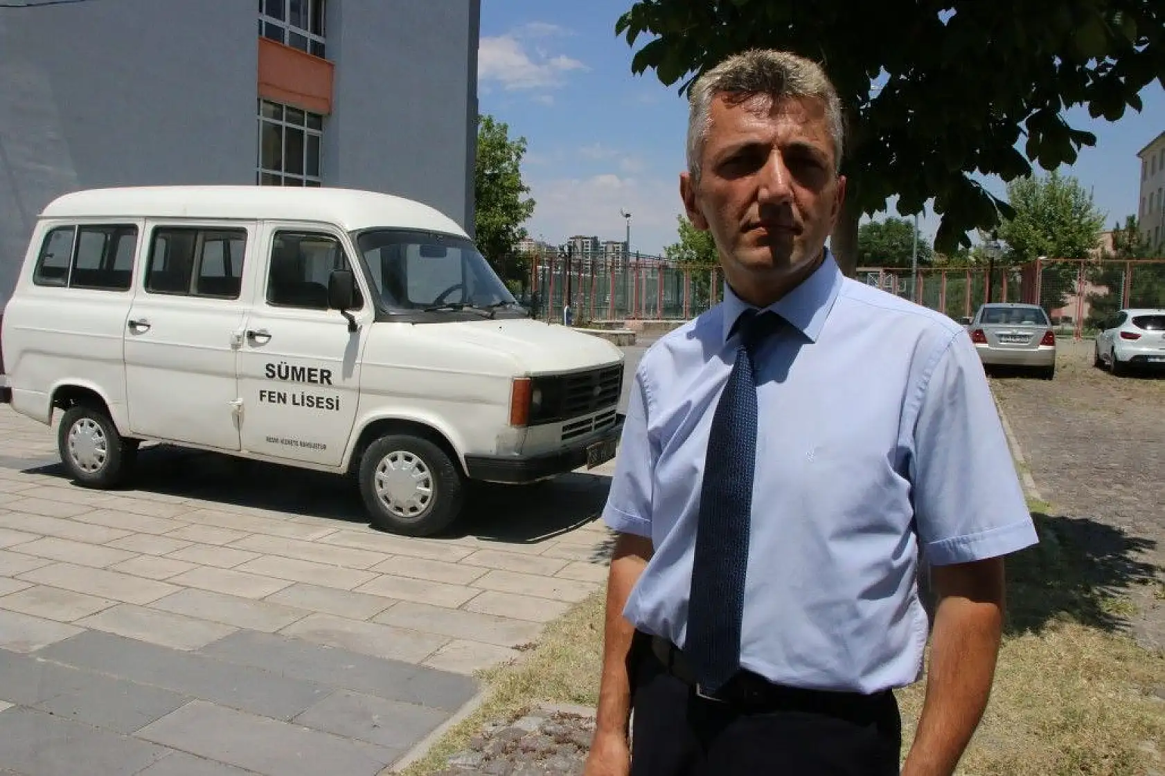Bu da öğrencilerin 'Çiçek Abbas' minibüsü
