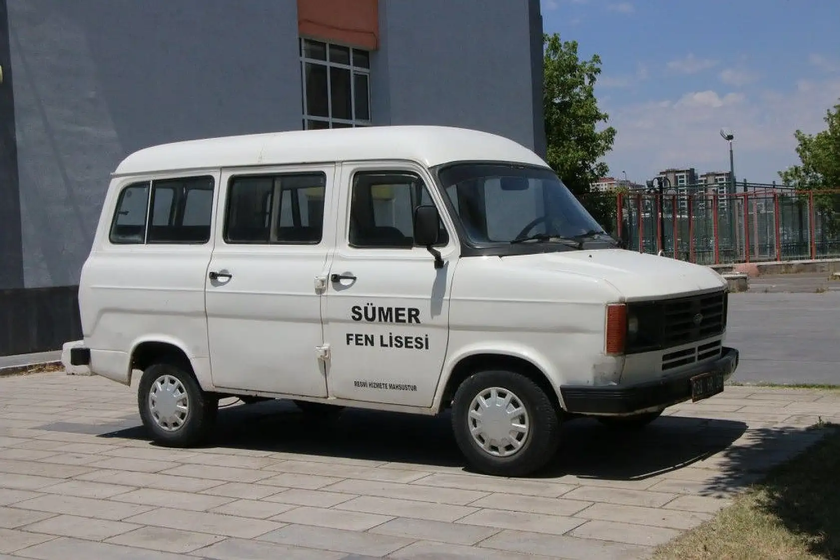 Bu da öğrencilerin 'Çiçek Abbas' minibüsü