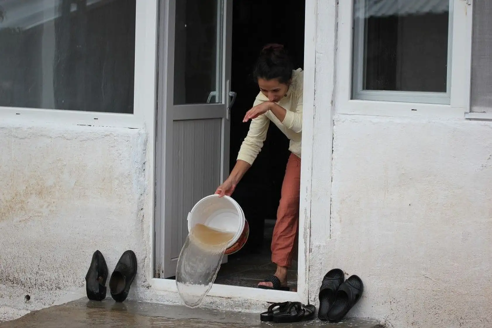 Mahalleyi sel bastı