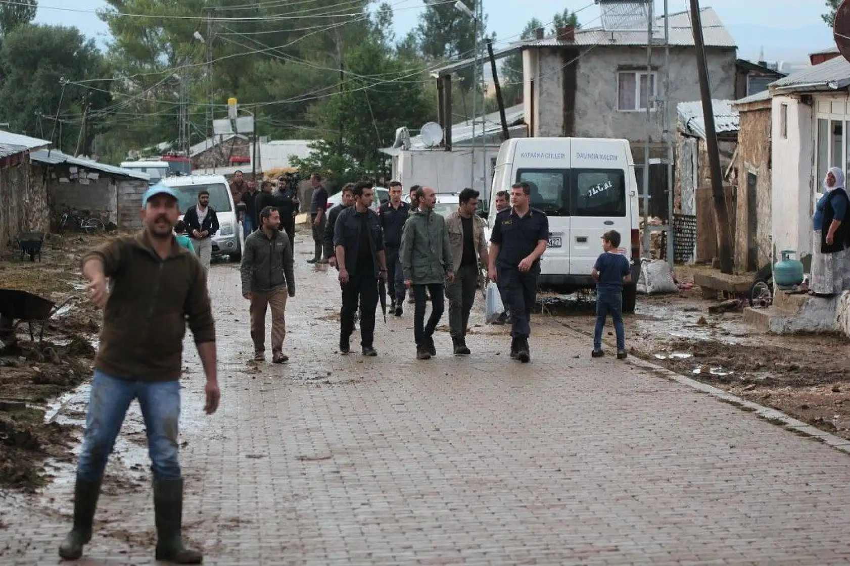 Mahalleyi sel bastı