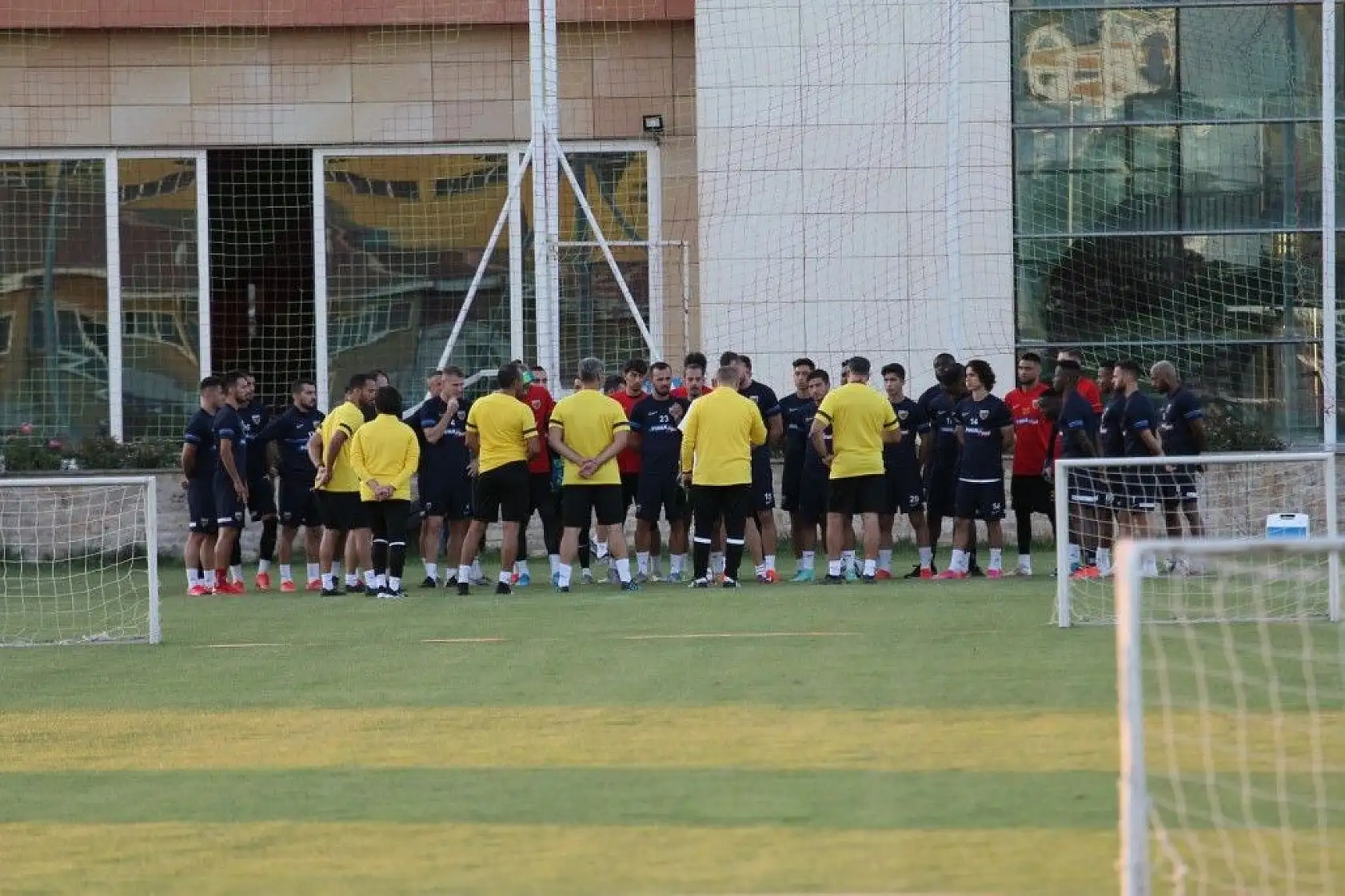 Hikmet Karaman kolları sıvadı