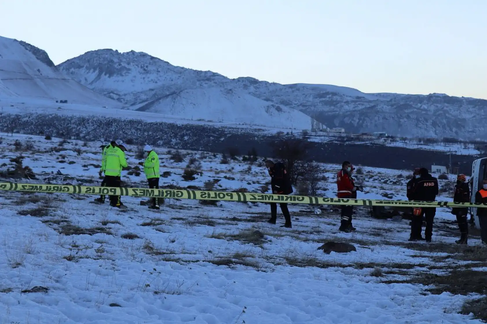 Otobüs devrildi ölü ve çok sayıda yaralı var