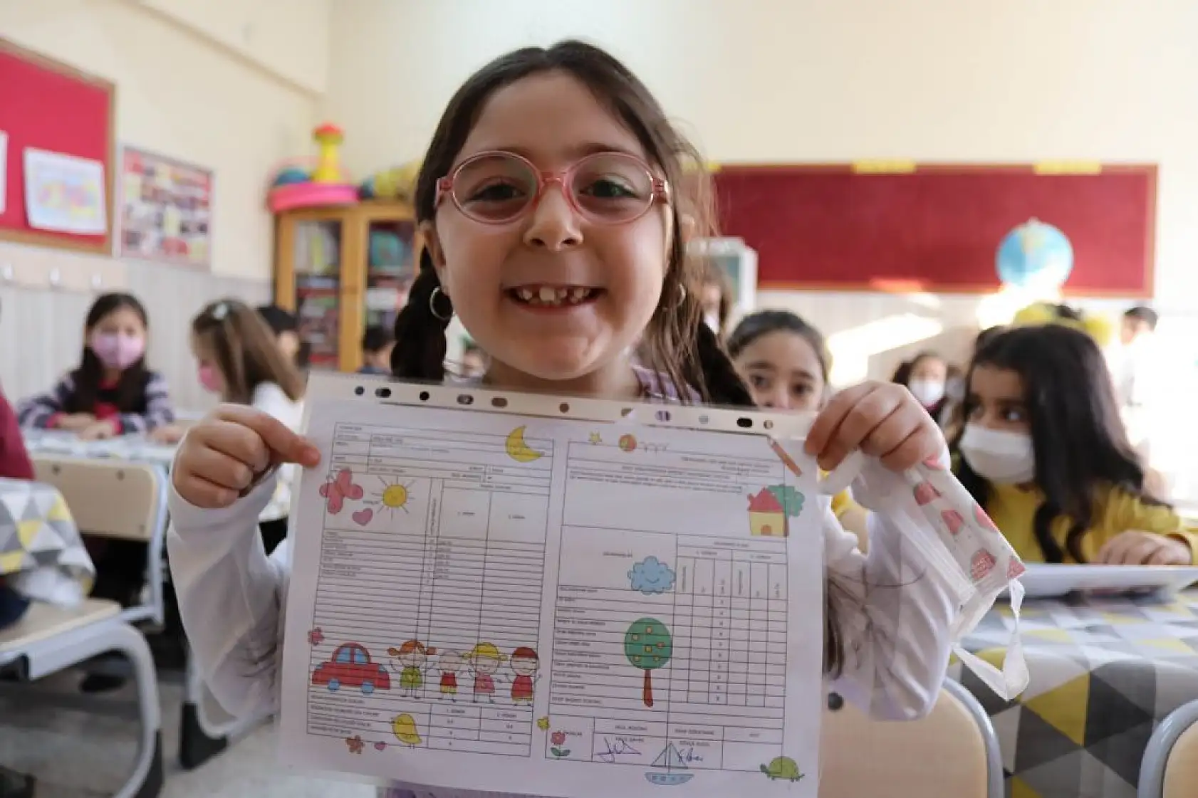 Kayseri'de 314 bin 736 öğrenci karne heyecanı yaşadı