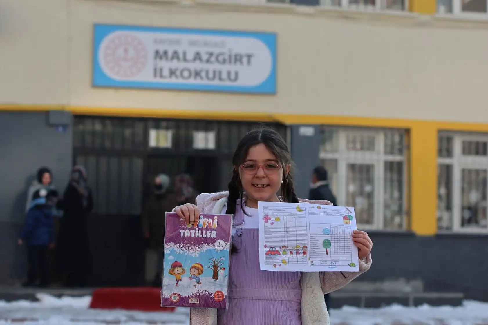 Kayseri'de 314 bin 736 öğrenci karne heyecanı yaşadı