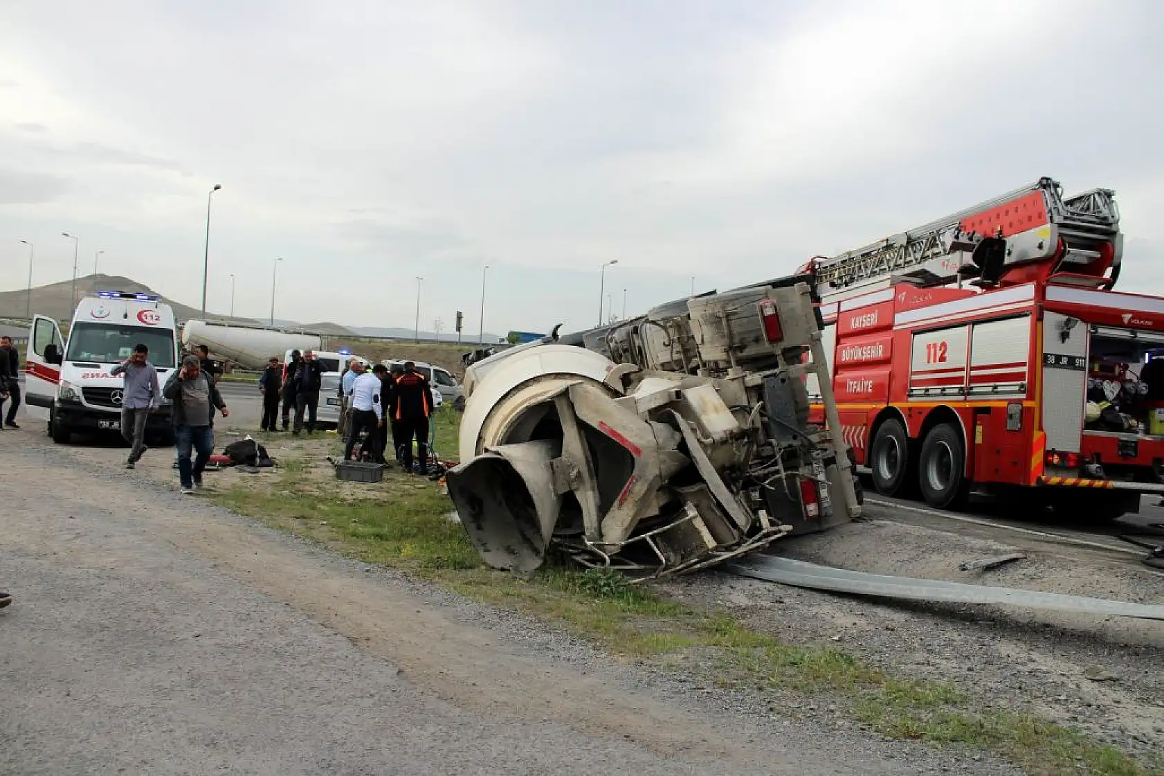 Mikserde sıkışan sürücü için seferber oldular