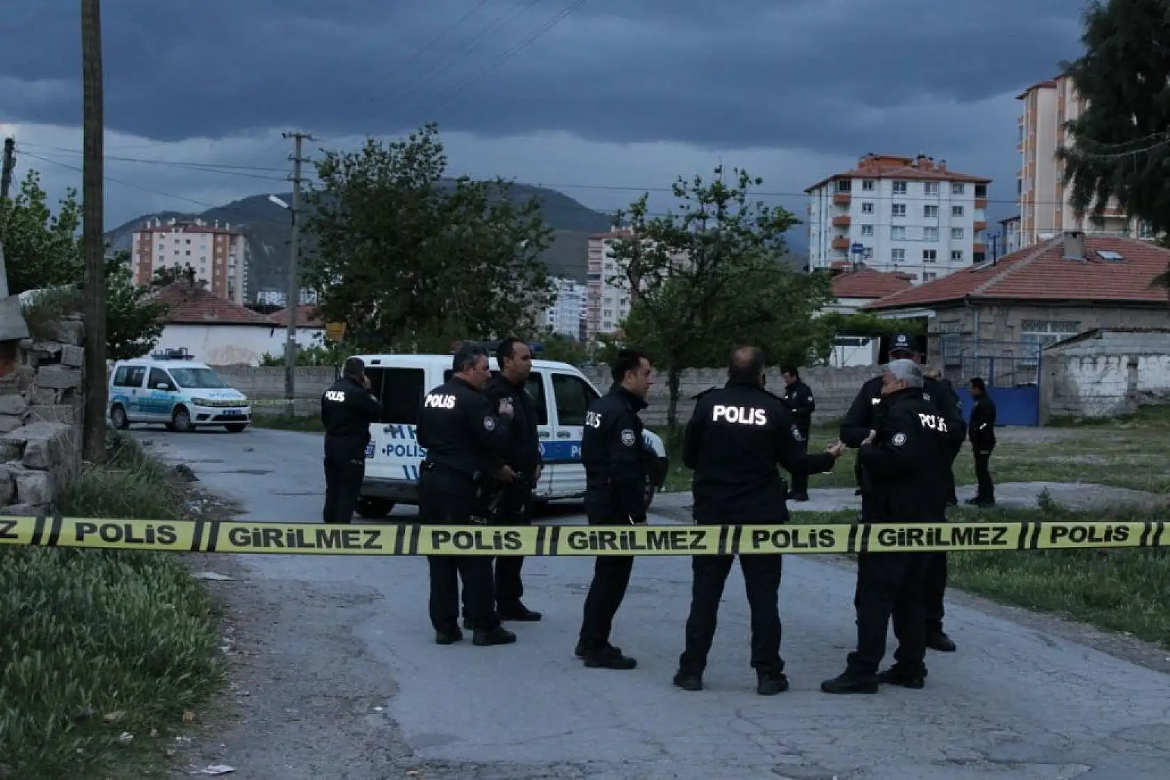 Halı sahada tüfekle vuruldu