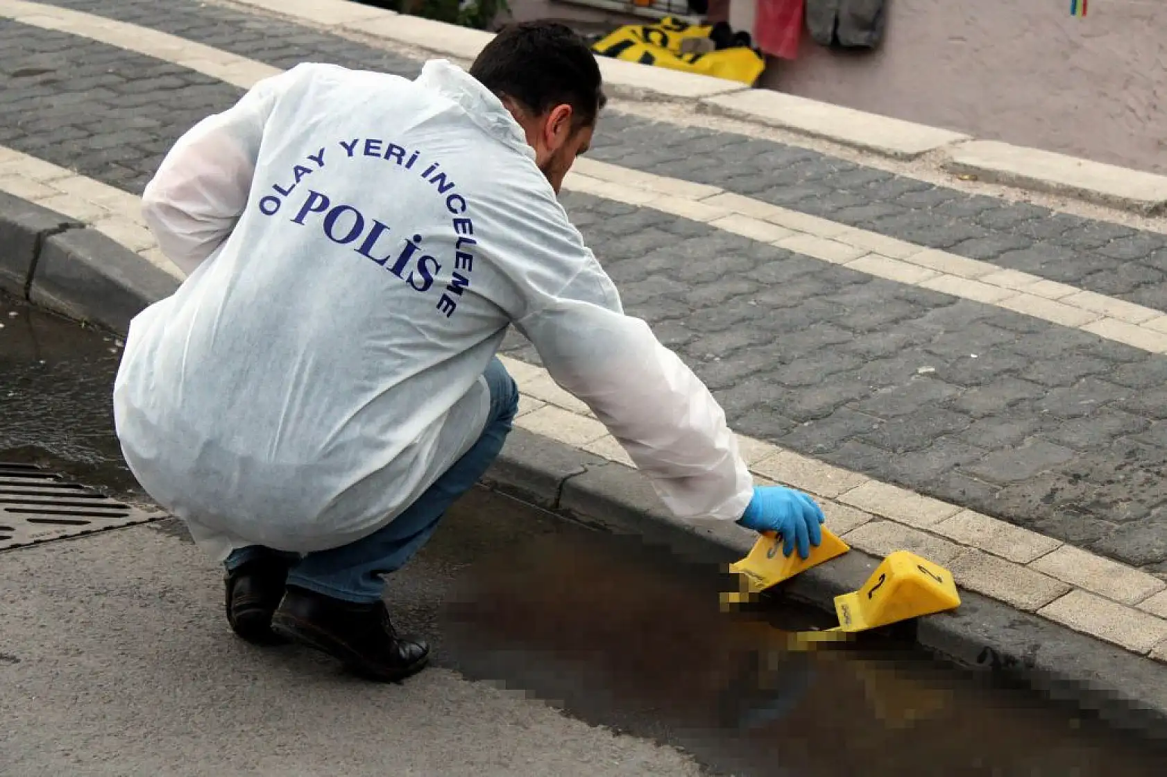 Dehşet! Sokak ortasında kurşun yağdırdı