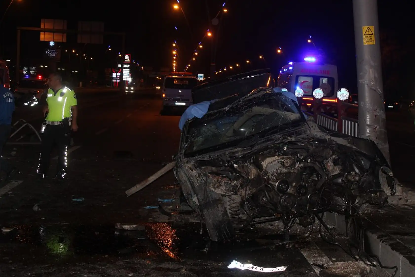 Feci kaza: 2 ölü, 2 yaralı