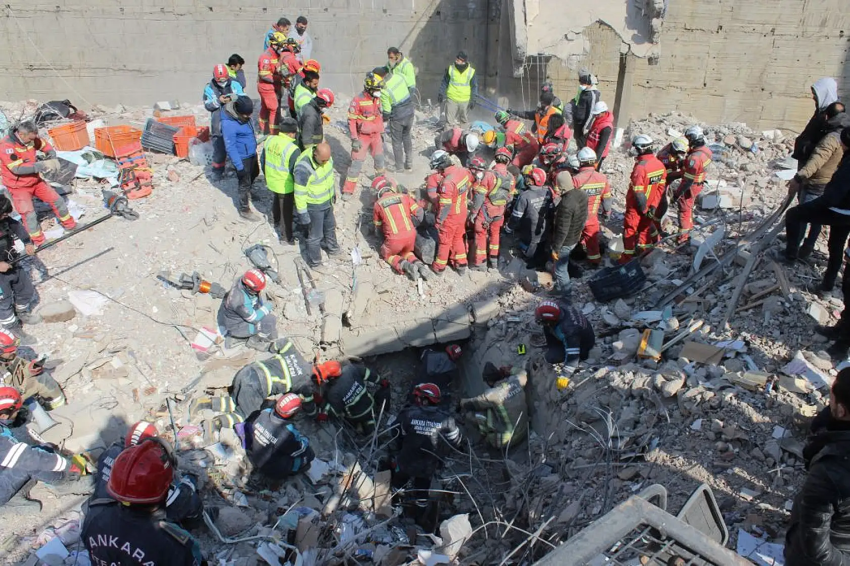 Kahramanmaraş'ta depremin 7. gününde kurtarma çalışmaları sürüyor