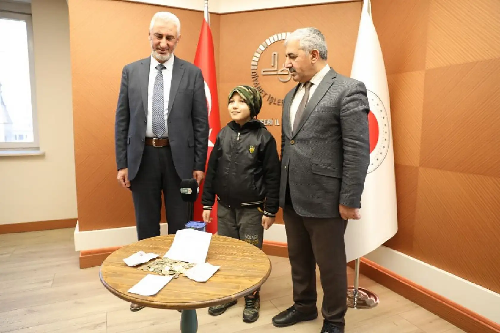 Bilgisayardan vazgeçti, parasını depremzedelere gönderdi